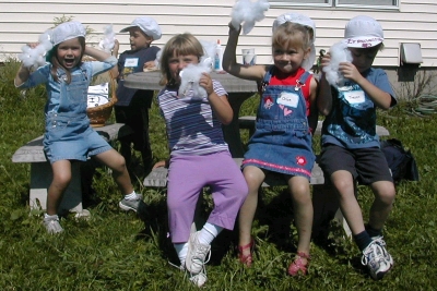 Kids crafts at the Washington County Fiber Tour